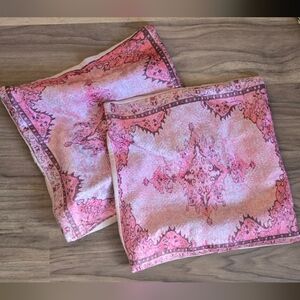 Pair Of Throw Pillows (45×45)